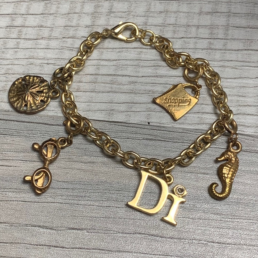 Gold Tone Di Initial Charm Bracelet Sand Dollar Seahorse Shopping Bag 7.25 In
